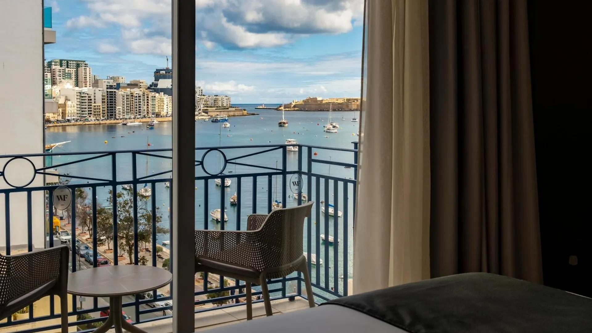 Waterfront Hotel Sliema 4*,