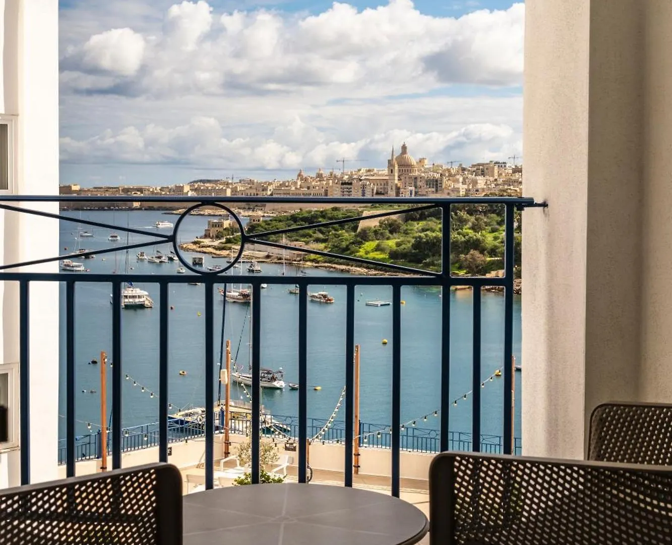 Hotel Waterfront Sliema 4*,