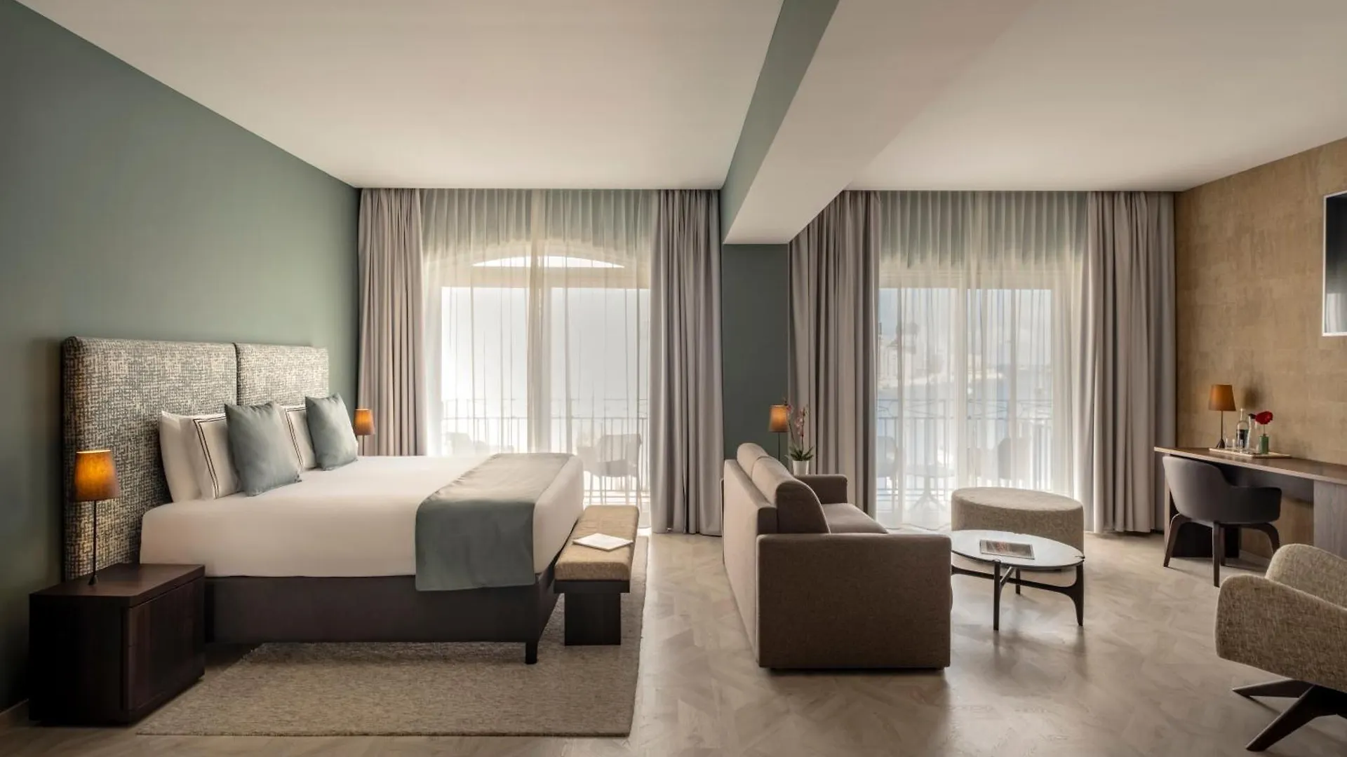 ****  Waterfront Hotel Sliema Malta