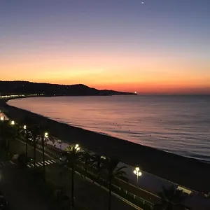 https://appartement-avec-vue-sur-mer-sur-la-promenade-des-anglais.fr-provencehotel.com