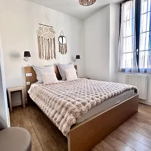 https://bel-appartement-vue-mer-grasse-centre-historique.fr-provencehotel.com