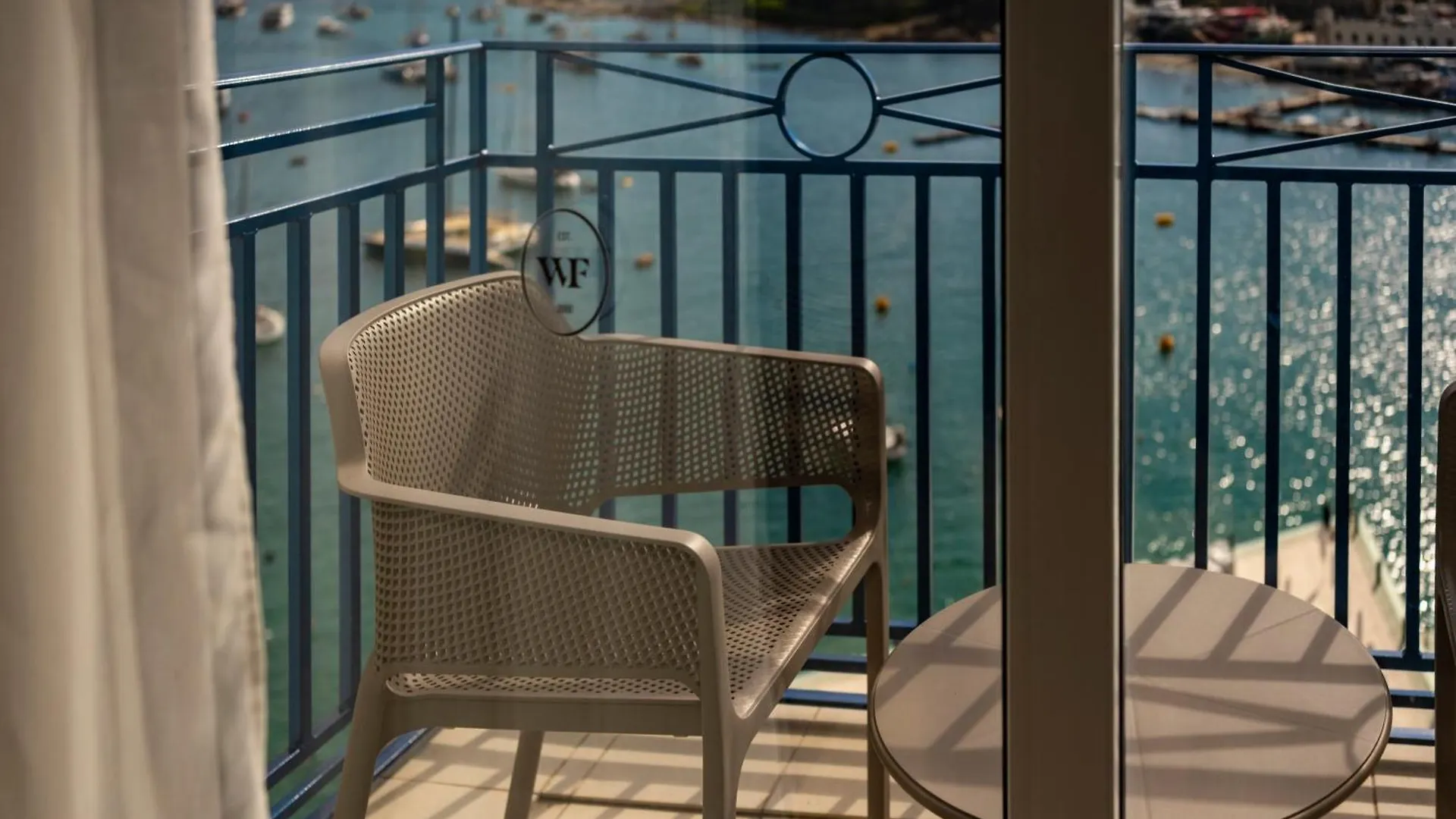 Hotel Waterfront Sliema 4*,